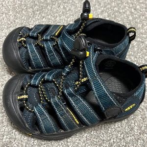 Size 9 Keen sandals VGUC